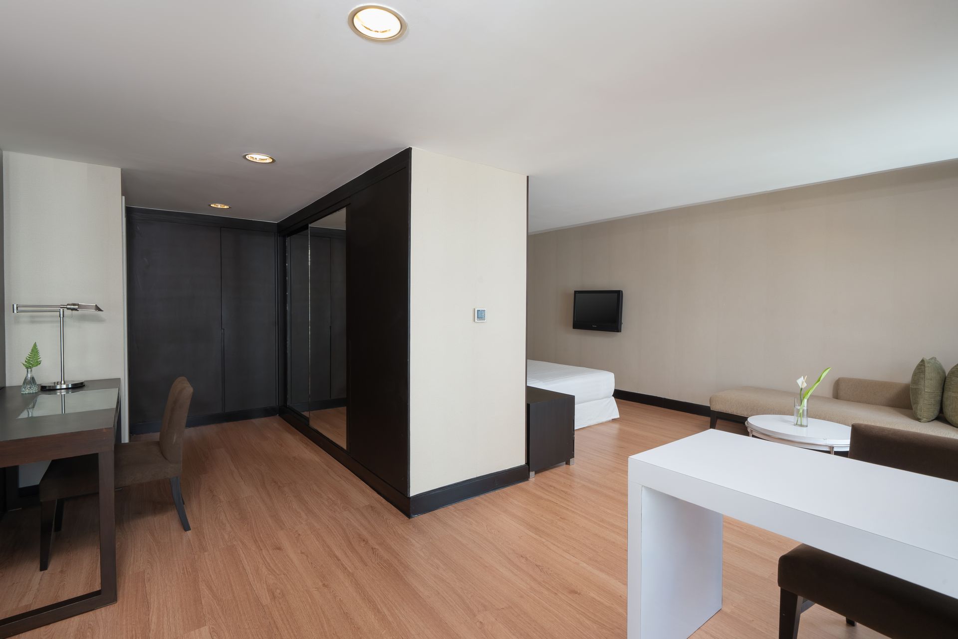 Three Bedrooms Suite alternate room angle