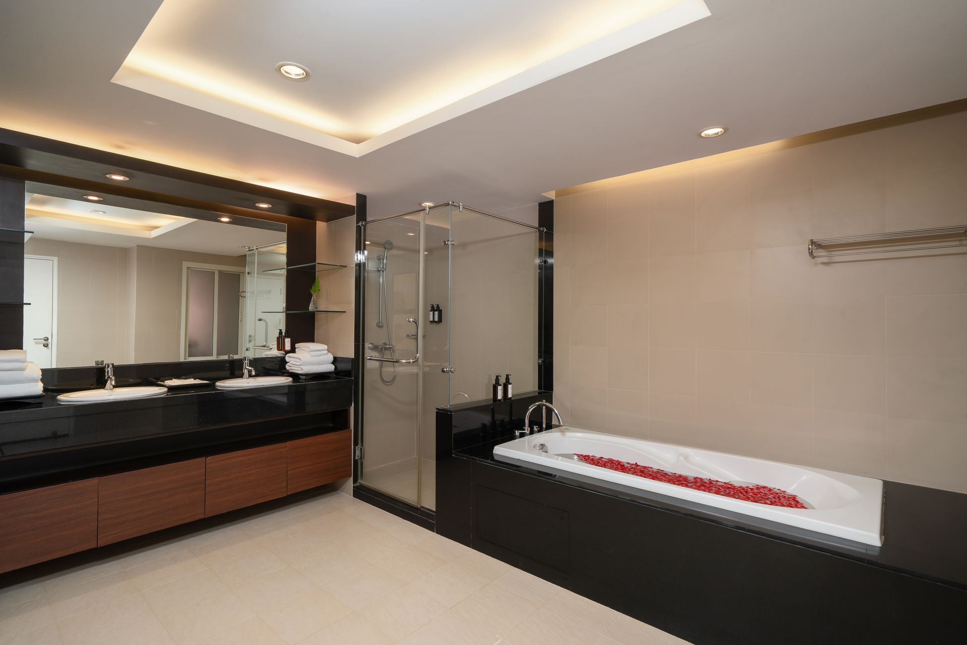 Three Bedrooms Suite panoramic city view